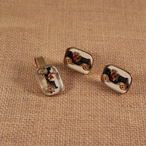 Swank Gold Tone Antique Car Tie clasp and Cuff links - Vintage 1960s - Picture 2 of 9